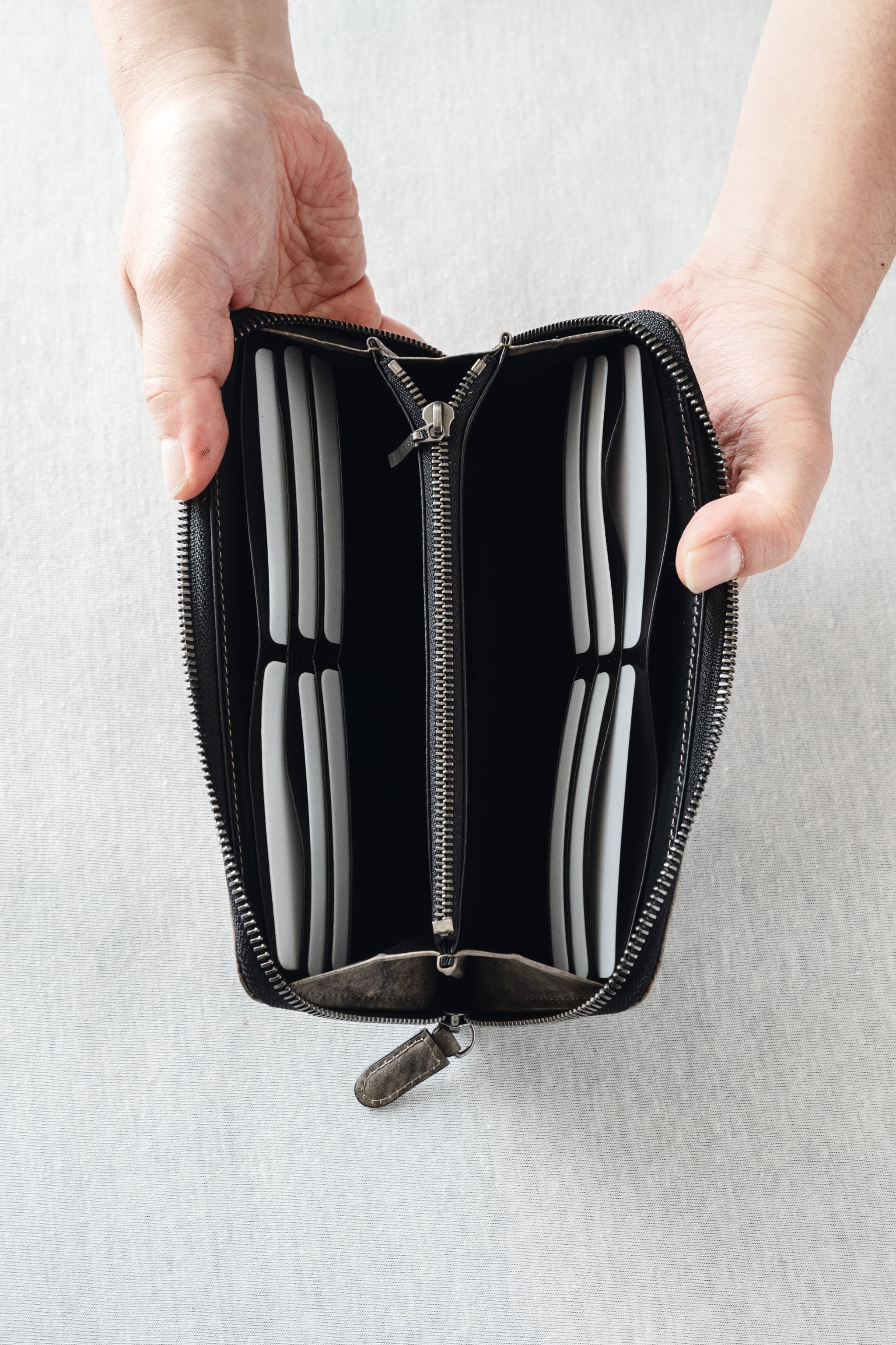 round zipper long wallet　ラウンドファスナー長財布